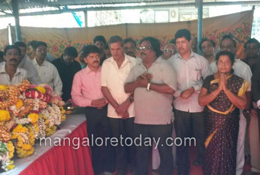 Hundreds bid tearful farewell to renowned Tulu dramatist, actor KN Tailor 1